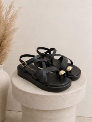 Sandalia negra