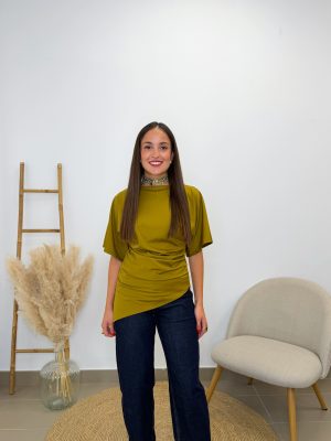 Camiseta asimétrica oliva