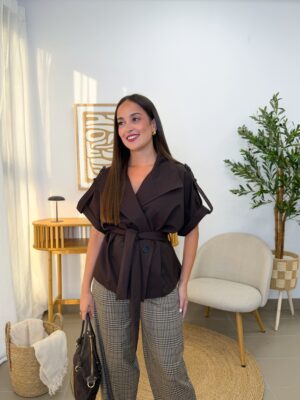 Chaleco cruzado marrón